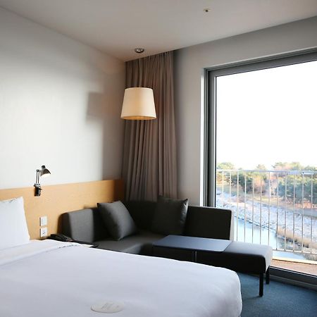 Nest Hotel Інчхон Екстер'єр фото A room at the hotel
