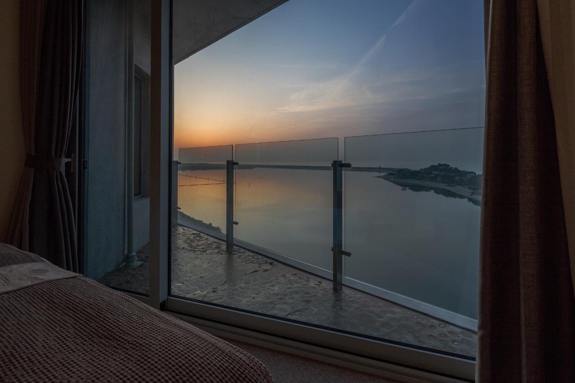 Nest Hotel Інчхон Номер фото Sunset at the hotel