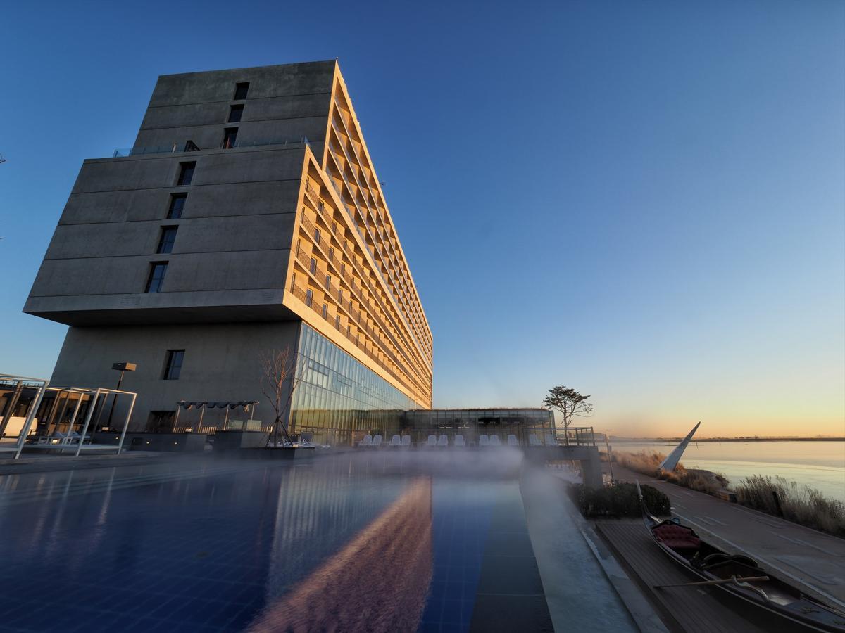 Nest Hotel Інчхон Екстер'єр фото The hotel at sunset