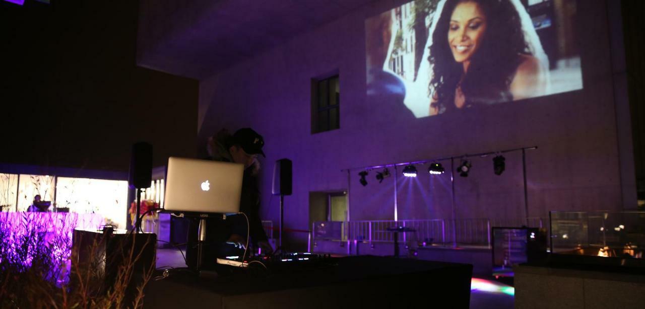 Nest Hotel Інчхон Екстер'єр фото DJ performing at a wedding